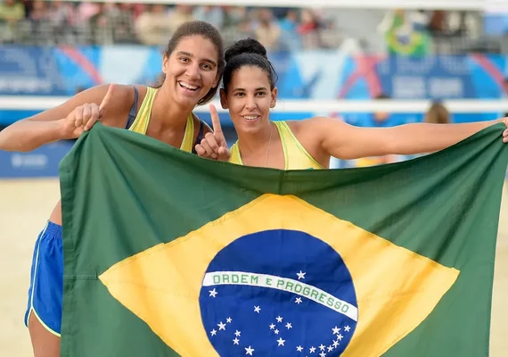 Duda e Ana Patrícia conquistam o ouro no vôlei de praia
