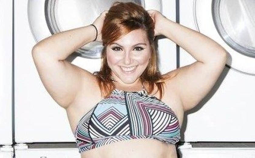 Modelo plus size aparece em 1ª foto na ‘Playboy’: 'Não mexeram nas gordurinhas'