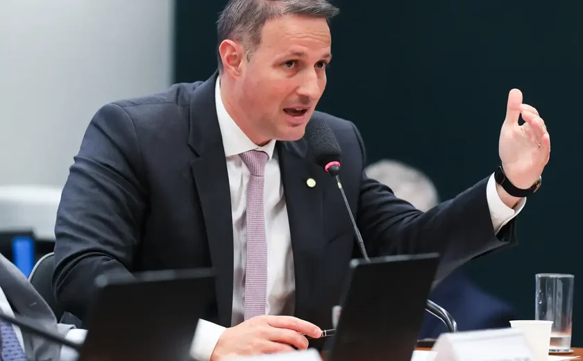 Derrite recua e diz que competências da PF serão mantidas em projeto