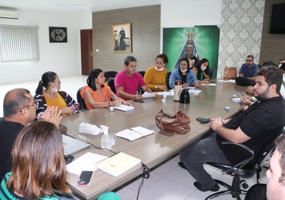 Secretários se reúnem em Delmiro Gouveia para Maratona de Cirurgias no HRAS