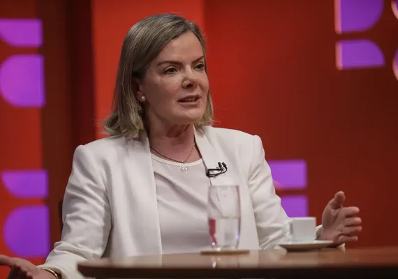 Governo é contra equiparar facções ao terrorismo, diz Gleisi Hoffmann