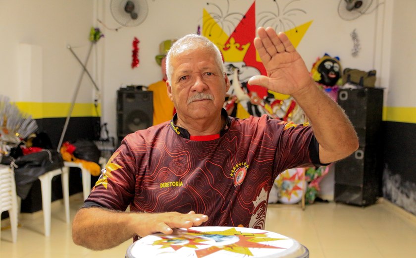 Após 2 anos de pandemia, escolas de samba voltam a se apresentar e levam carnaval fora de época a bairros de Maceió