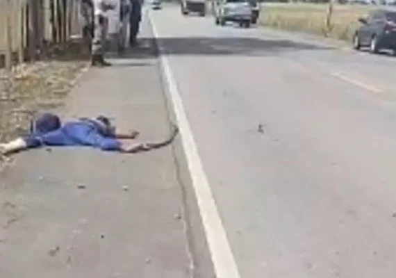 Motociclista morre após perder controle e bater em cerca de arame