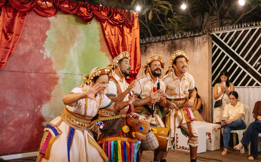 Companhia Teatral Maria Mariá realiza programação gratuita em escola do Benedito Bentes