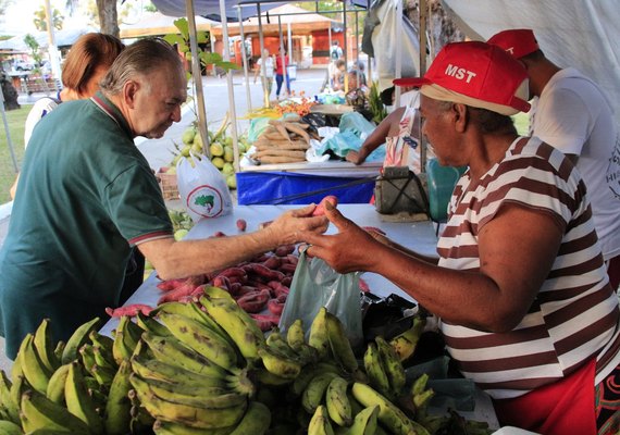 Feira oferece  variedade de produtos livres de agrotóxicos e preço justo