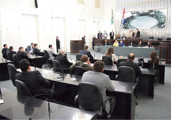 Deputados protocolam requerimento para criação da Frente em defesa do Comércio