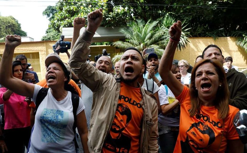 Líder da oposição vai a prisão domiciliar na Venezuela