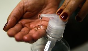 Álcool gel é eficaz na prevenção ao coronavírus, afirma conselho