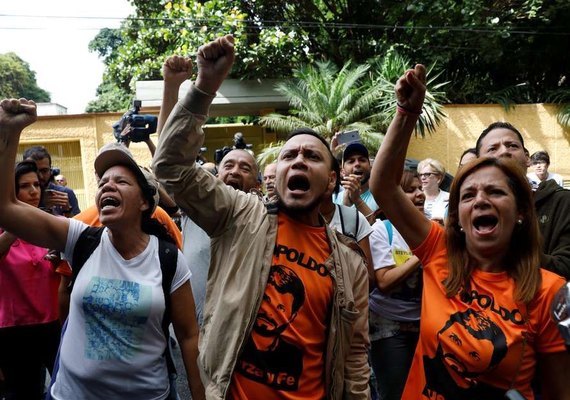 Líder da oposição vai a prisão domiciliar na Venezuela
