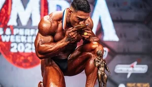 Ramon Dino faz história ao conquistar o primeiro título da história do Brasil no Mr. Olympia