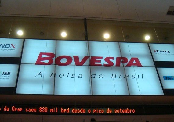 Bovespa fecha em alta nesta quinta à espera de balanço da Petrobras