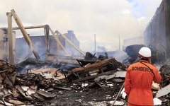 Incêndio em madereira no Barro Duro em Maceió