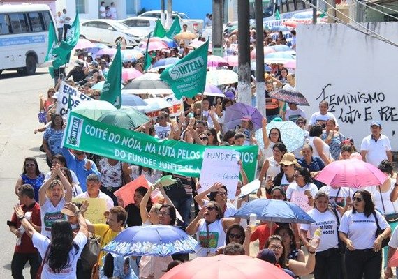 Professores protestam por recursos de precatórios do Fundef