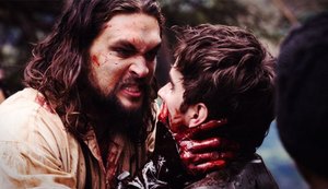 Jason Momoa está implacável no trailer de 'Frontier', série que chega este mês à Netflix