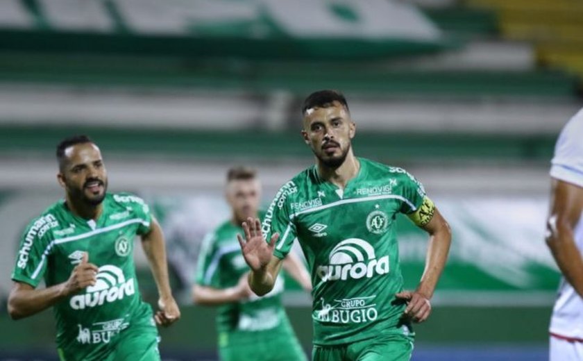 Chapecoense vence o Paraná e retoma liderança da Série B