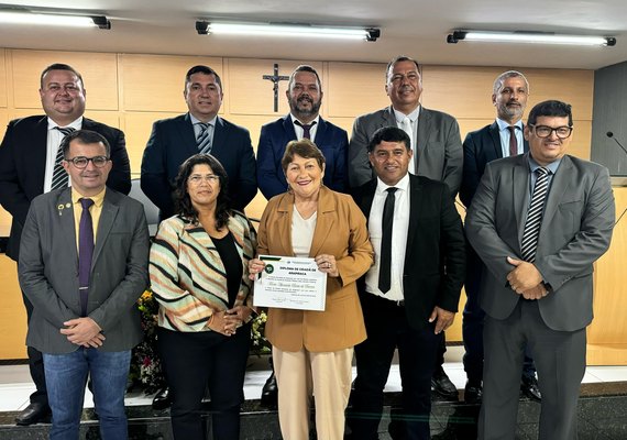 Câmara de Arapiraca concede título de Cidadã Honorária a Cida Bento