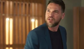 Theo leva rasteira de Kate e planeja fugir para se safar dos seus crimes em 'Vai na Fé'