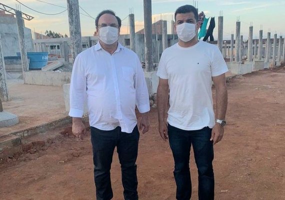 Luciano visita obras e agenda reunião com construtora da UPA de Arapiraca