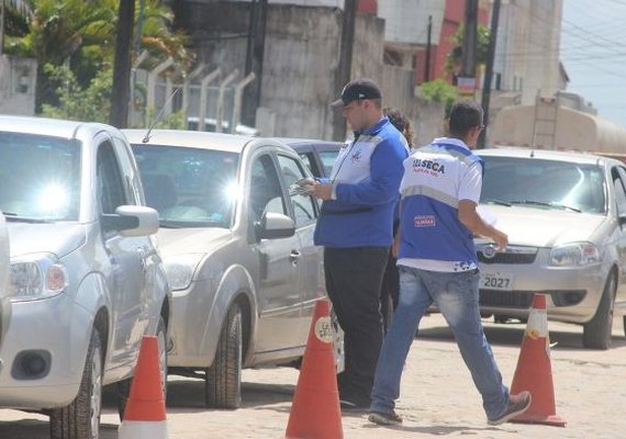 Blitz cidadã orienta pedestres e motoristas na parte alta da capital maceioense