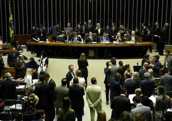 Por falta de quórum, Congresso não conclui votação do projeto que revisa metas fiscais