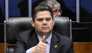 Davi Alcolumbre destrava PEC do fim da 6x1 após conversas com Lula