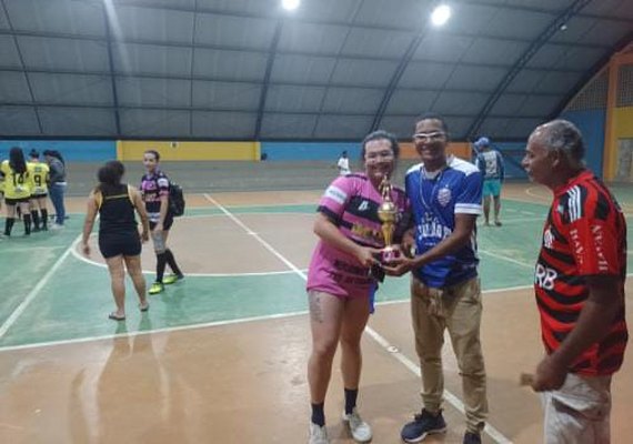 Preconceito e superação: mulher trans participa de torneio de futsal feminino no interior de AL