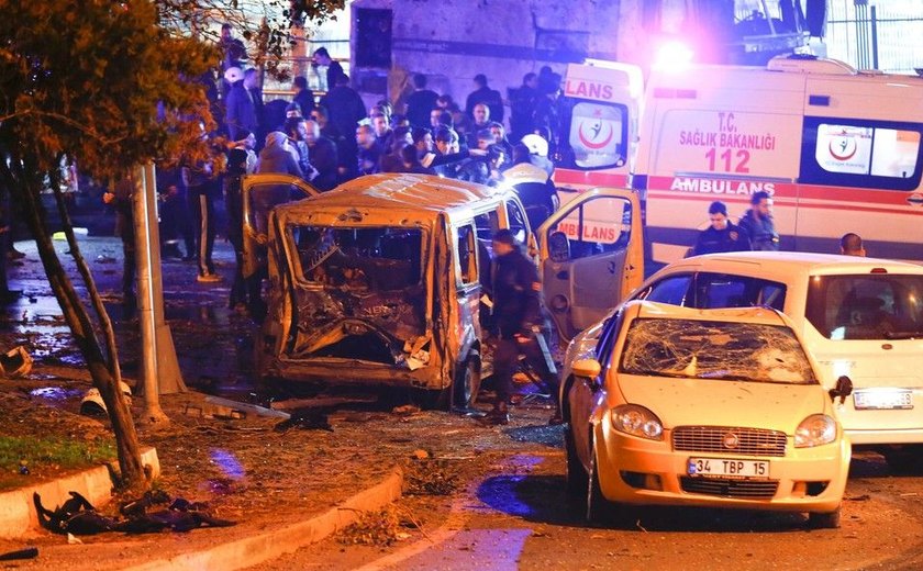 Explosão de carro-bomba na Turquia deixa feridos