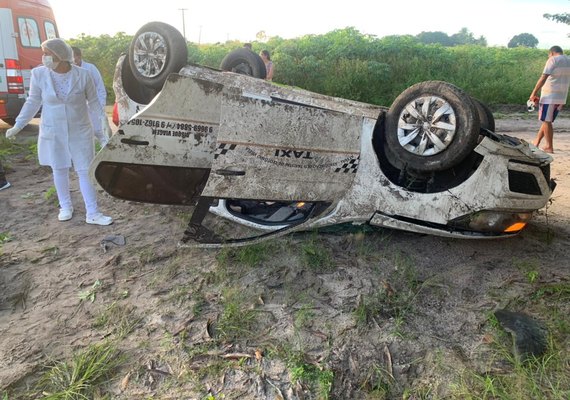 Mulher morre após capotamento de carro na BR-101