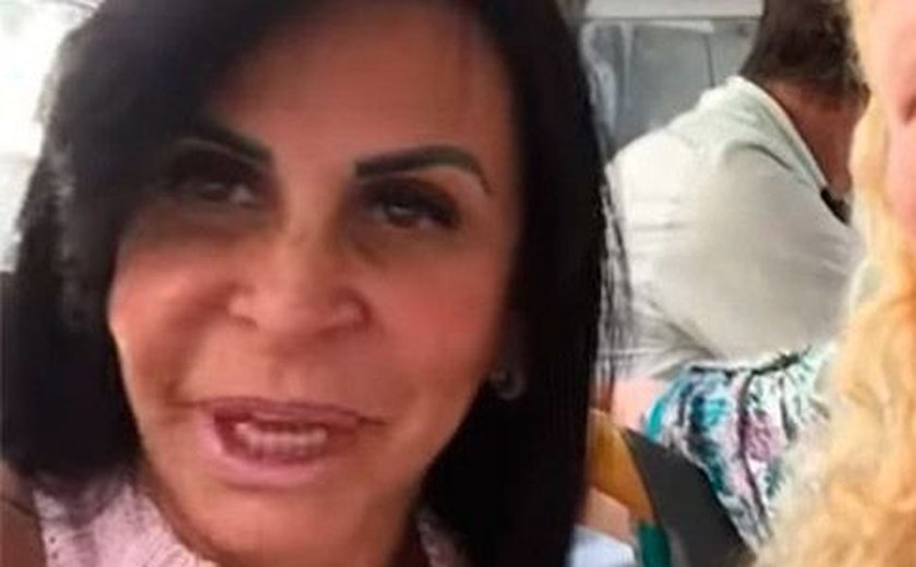 Cantora Gretchen anda de ônibus em Recife e garante: 'Sou normal, gente'; veja