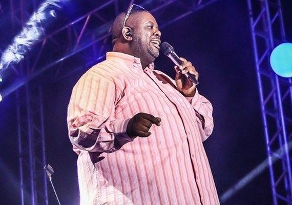 Cantor Péricles se apresenta neste domingo, no Orákulo