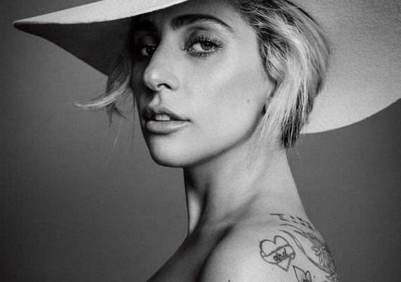 Lady Gaga posa para revista americana e dispara: 'Cresci com muita culpa'