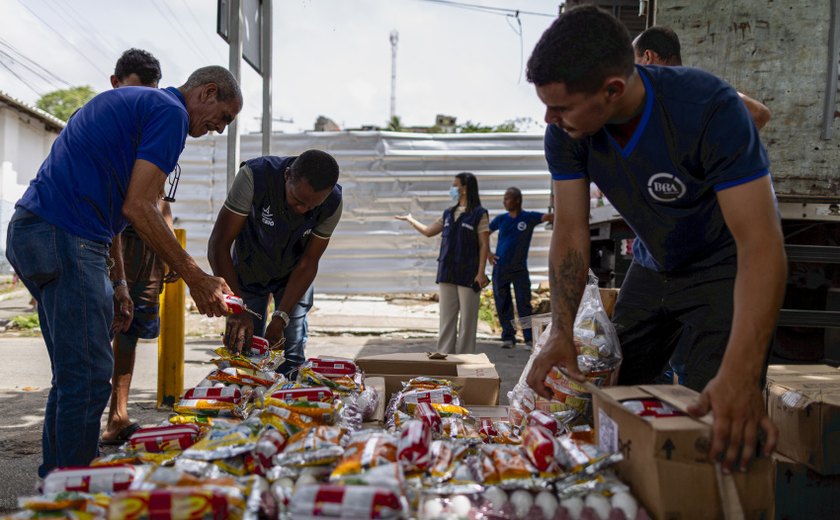 Prefeitura entrega mais 1 mil cestas a marisqueiras e pescadores da lagoa