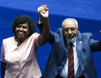 Davi Alcolumbre homenageia Paulo Paim no fim da 6x1; entenda motivo