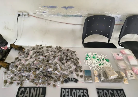 Dupla é presa com mais de 1 kg de drogas enterradas em quintal em Arapiraca