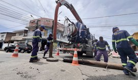 Seminfra retira mais de 46 toneladas de entulhos em galerias na Rua Cabo Reis