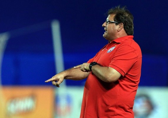 Internacional oferece um ano e meio de contrato ao técnico Guto Ferreira