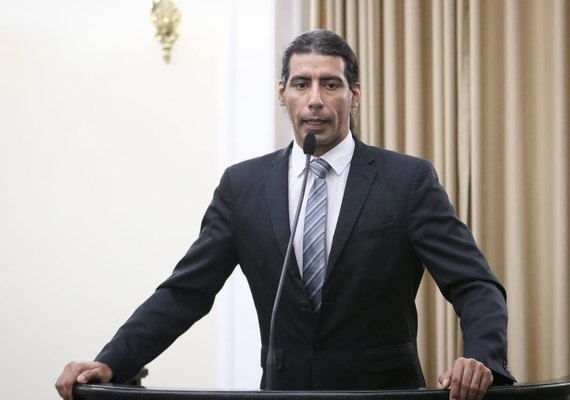 Lobão solicita construção de postos de guarda-vidas nas praias do Sobral e da Sereia