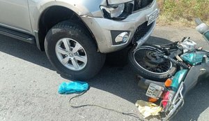 Motociclista morre ao ser atingido por caminhonete em Olho d'Água das Flores