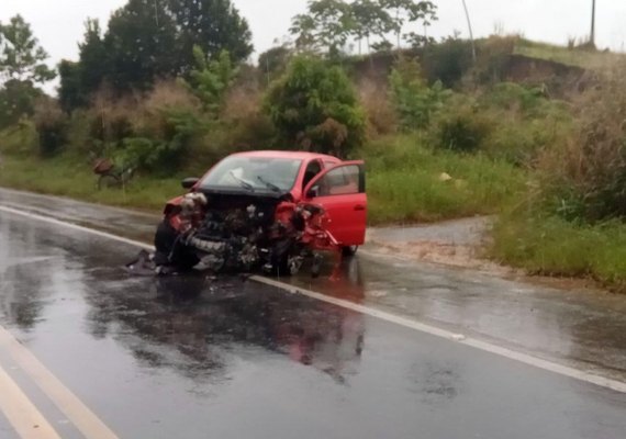 Samu faz resgate aeromédico após colisão frontal na rodovia BR-104