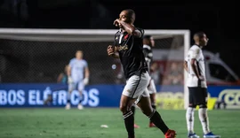 Vasco vence o líder Botafogo e deixa zona de rebaixamento do Brasileirão