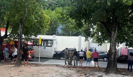 Vídeo: engavetamento com caminhão, quatro carros e um ônibus para trânsito na Leste-Oeste