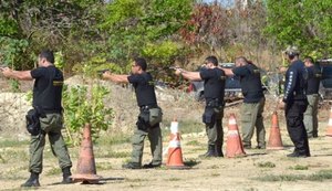 Agentes penitenciários se aperfeiçoam no manuseio e disparo de arma de fogo