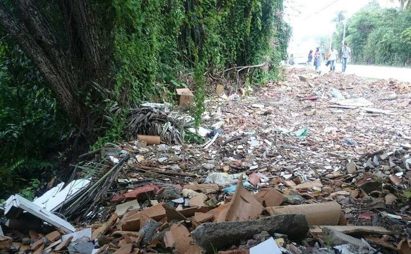 Prefeitura recebe novas autuações pelo acúmulo de lixo em vias da capital