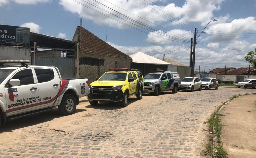 Secretarias municipais combatem irregularidades no Conjunto Jardim Royal