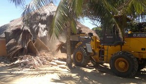 Barracas da Praia do Francês começam a ser demolidas na quarta-feira