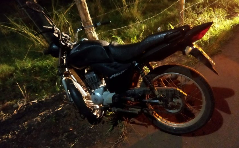 Motociclista perde o controle, bate em poste e morre no município de Taquarana