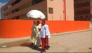 Padre sai às ruas de Arapiraca para abençoar e prevenir moradores