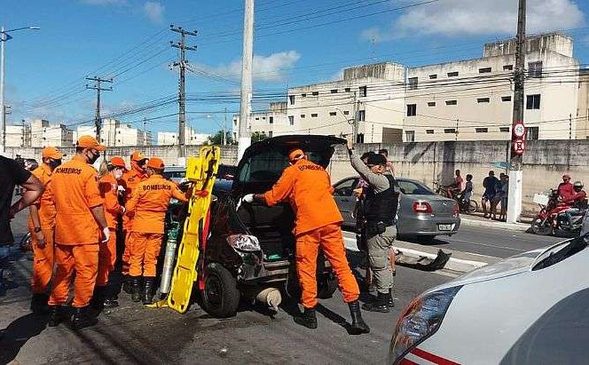 Acidente envolvendo cinco veículos deixa três pessoas feridas