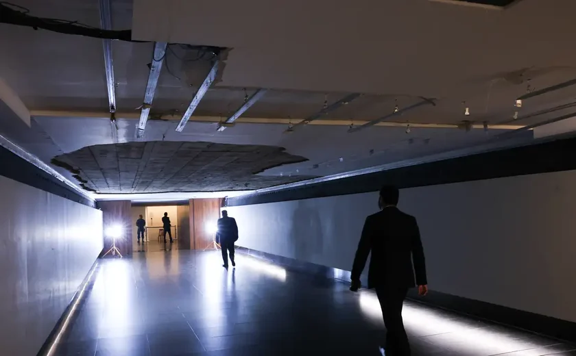 Parte do teto de túnel da Câmara dos Deputados desabou nesta quarta-feira