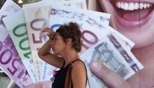 Euro atinge máxima de dois anos e meio ante dólar